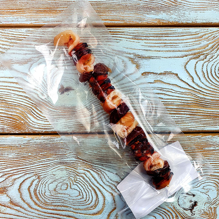 Морской коктейль на шпажке (тунец, кальмар, мидии) (70 гр.)