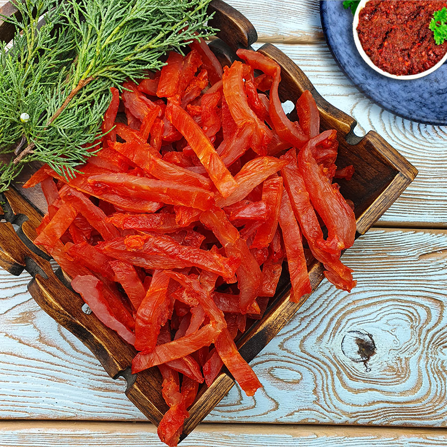 Карпаччо с АДЖИКОЙ из грудки куриной сырокопчёный ТМ ООО "МК-БАЛТИКА" (0,5 кг.)